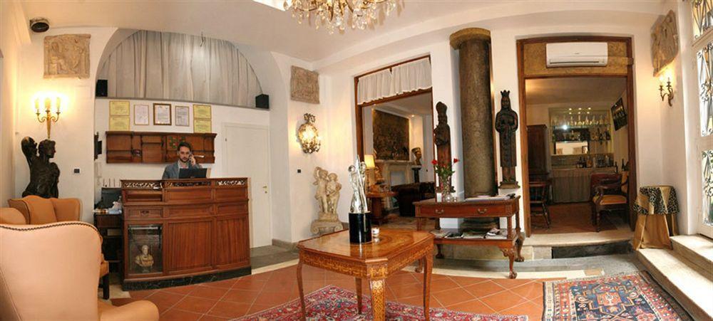 Navona Gallery